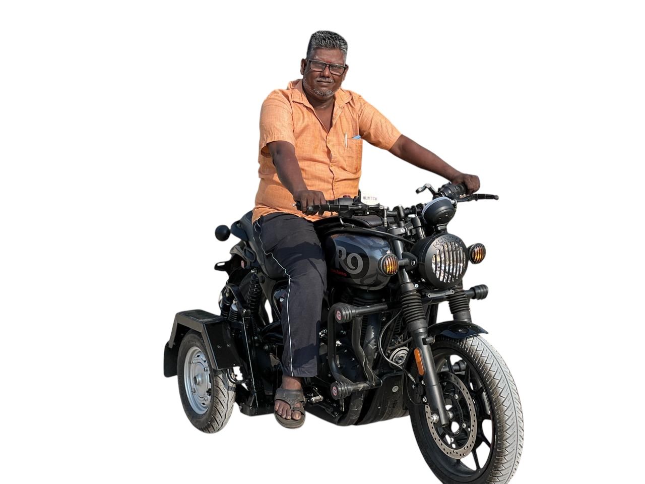 Specialized balancing wheels for motorcycles ensuring stability at low speeds